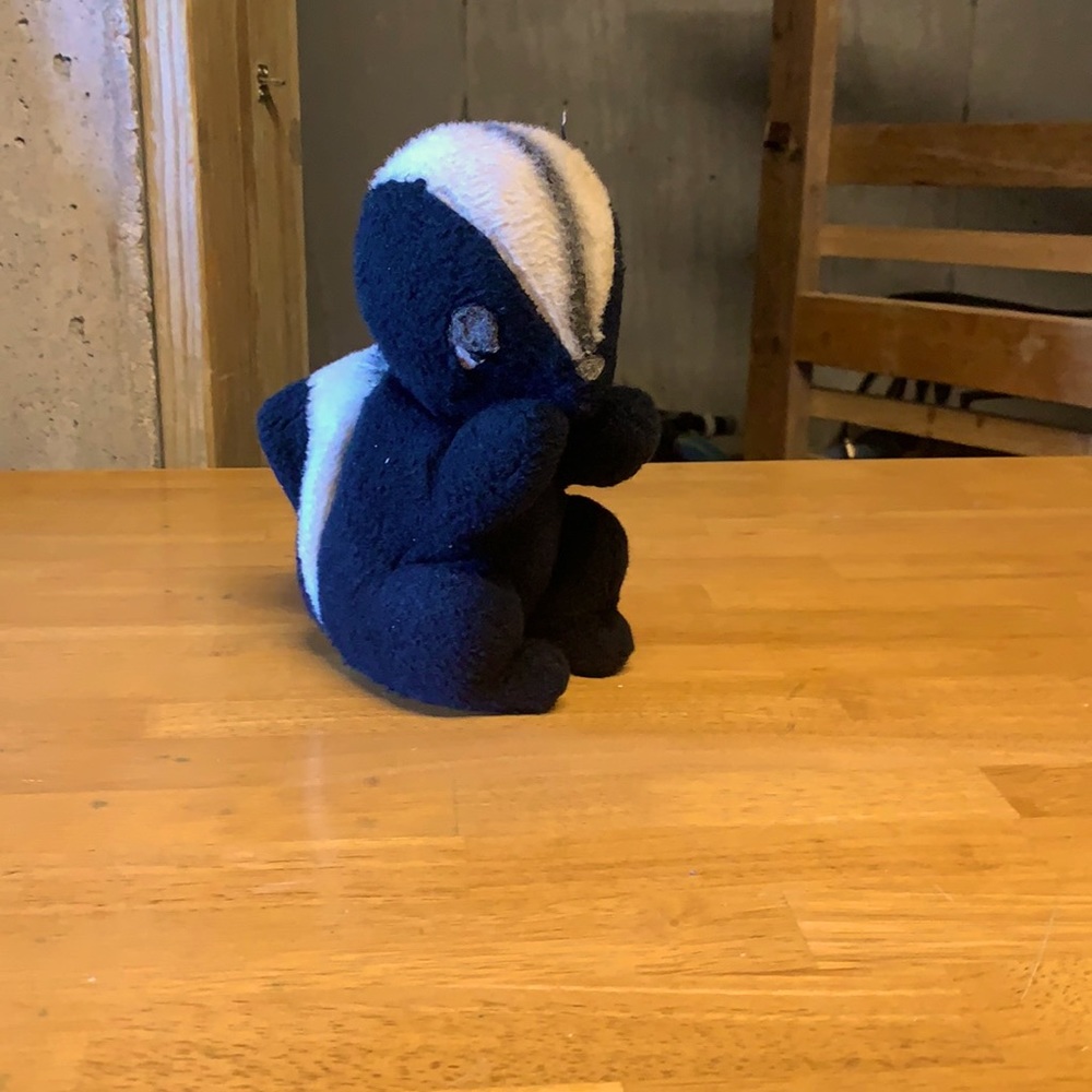 Vintage Flower the Skunk plush